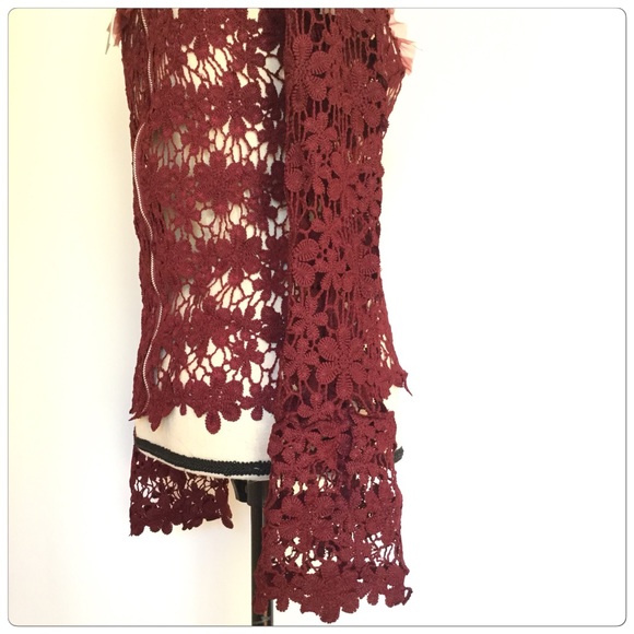 🎉2X Host Pick🎉 Mock Neck Lace Bib Blouse - Picture 6 of 6